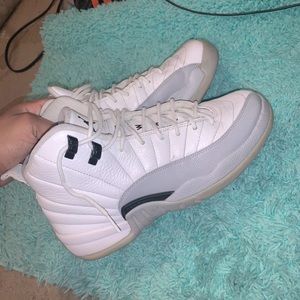- AIR JORDAN 12 RETRO GS 'WOLF GREY'